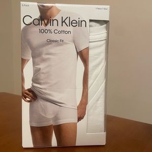 New in box men’s 5 pack of Calvin Klein white v-neck T-shirts. Size L